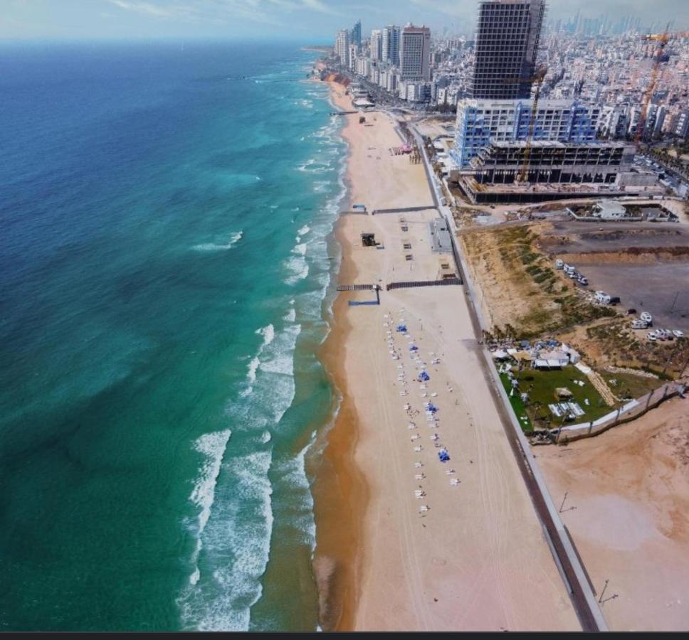 Aristo On The Beach Lägenhet Tel Aviv Exteriör bild